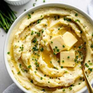 Garlic Mashed Potatoes (w/Butter & Milk)